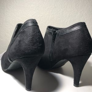 Womens size 9 black heel